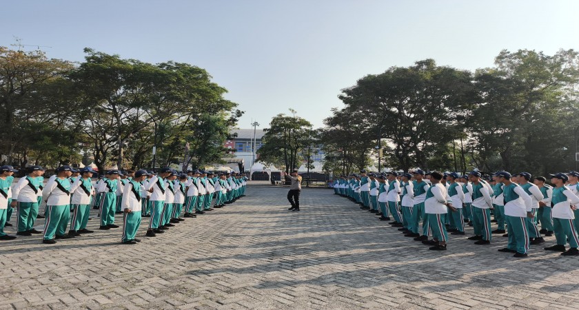 Siswa SMPN 7 Nganjuk Tanamkan Disiplin dan Cinta Tanah Air Lewat Latihan PBB Bersama TNI-Polri
